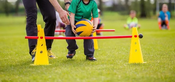 曼联vs西汉姆首发：库尼亚复出，齐尔克泽、小将海文先发